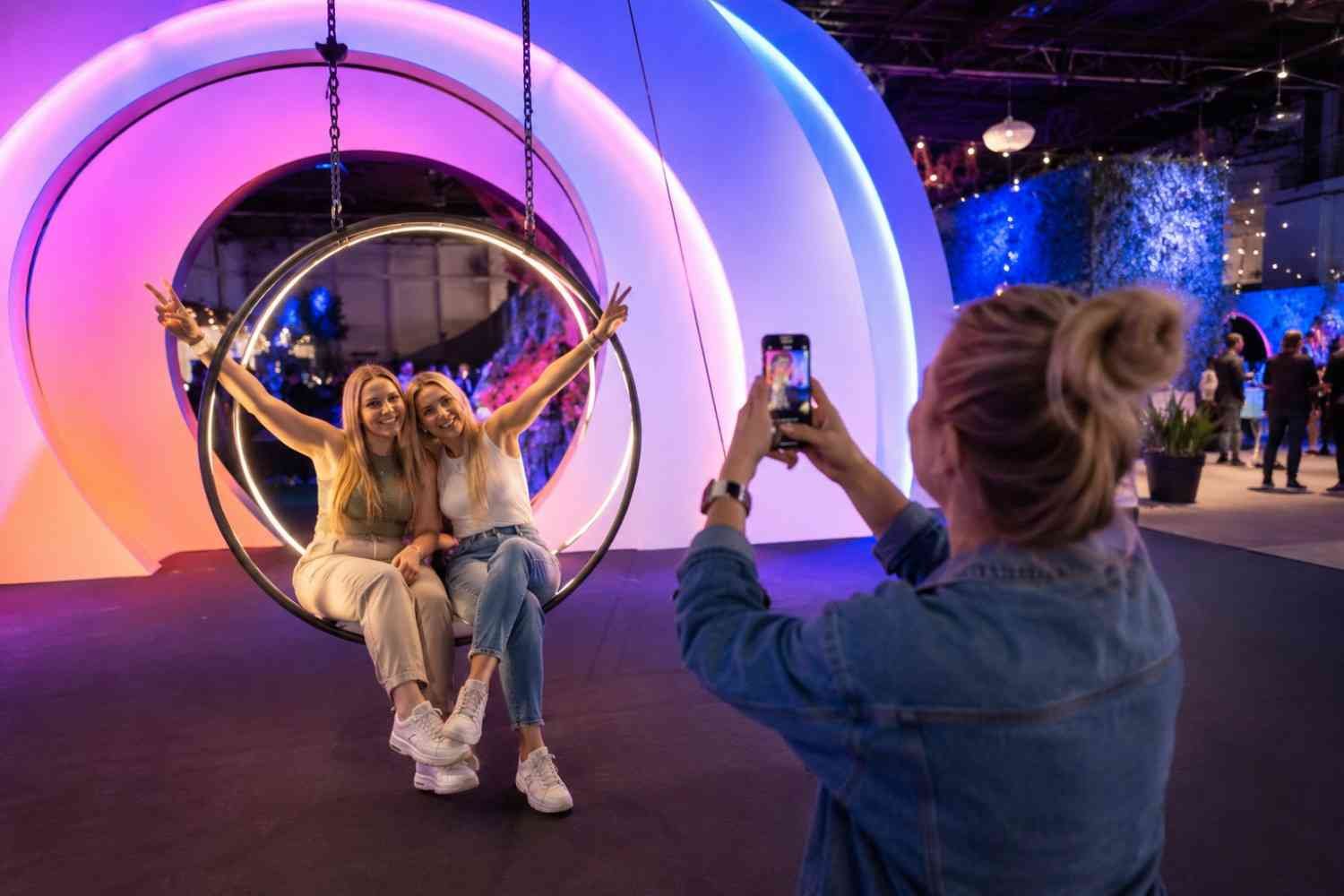 Designing Attractions That Encourage Organic Sharing